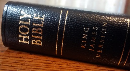 A picture of the spine of a KJV Bible